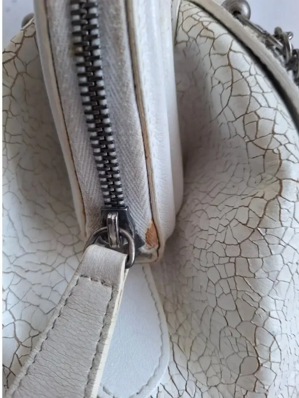 Vintage Dior white cracked leather bag in good condition - Picture 8 of 10